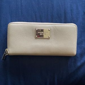 Michael Kors Jet Set Travel Wallet